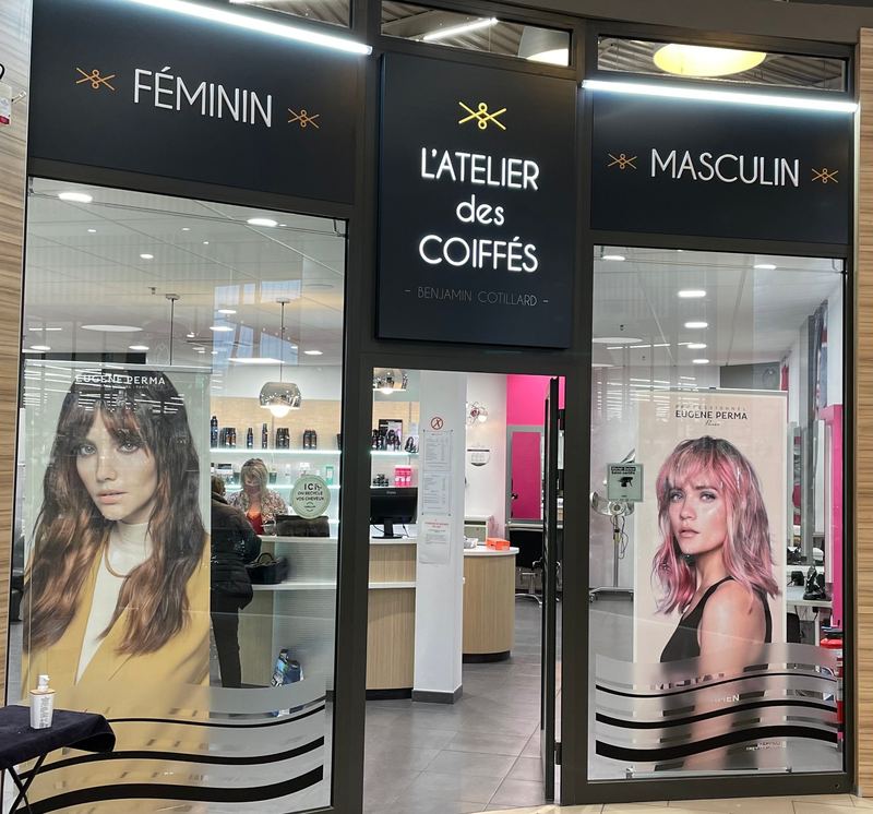 La vitrine Féminin et Masculin du salon de Châteaugiron, galerie de l'Hyper U