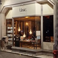 La devanture d'Unic, boulevard de la Liberté
